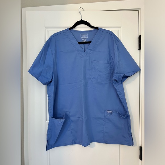 Men's Light Blue V-Neck Utility Solid Scrub Top - Picture 3 of 3